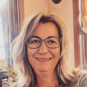 Meet your Posher, Elissa